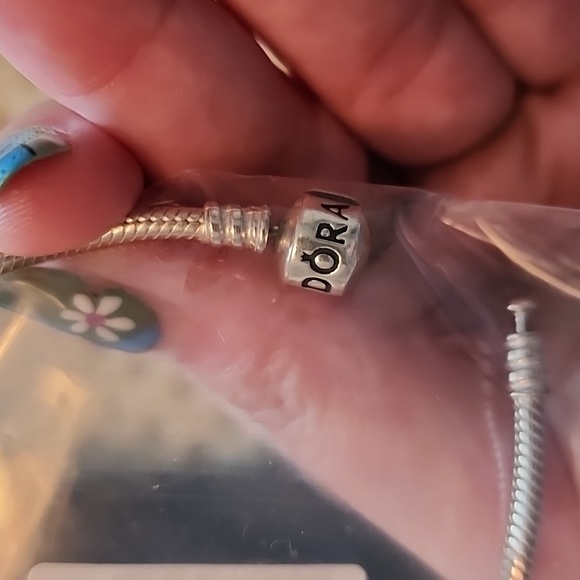 Brand new pandora bracelet - Picture 3 of 3